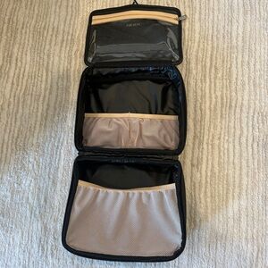 BEIS The Hanging Cosmetic Case 
in Black